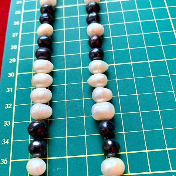 Fresh water black and white Pearl necklace and bracelet - Picture 2 of 7